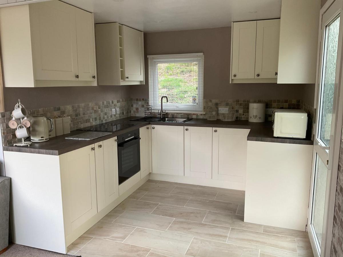 Holiday Cabin Sleeps 5 Glan Gwna Holiday Park Caernarfon Exterior foto